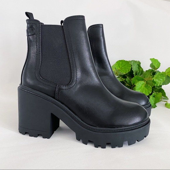 Urban Outfitters UO Chloe Chelsea Timeless Boot Black Heeled Chunky 90s Y2K New - Picture 3 of 16